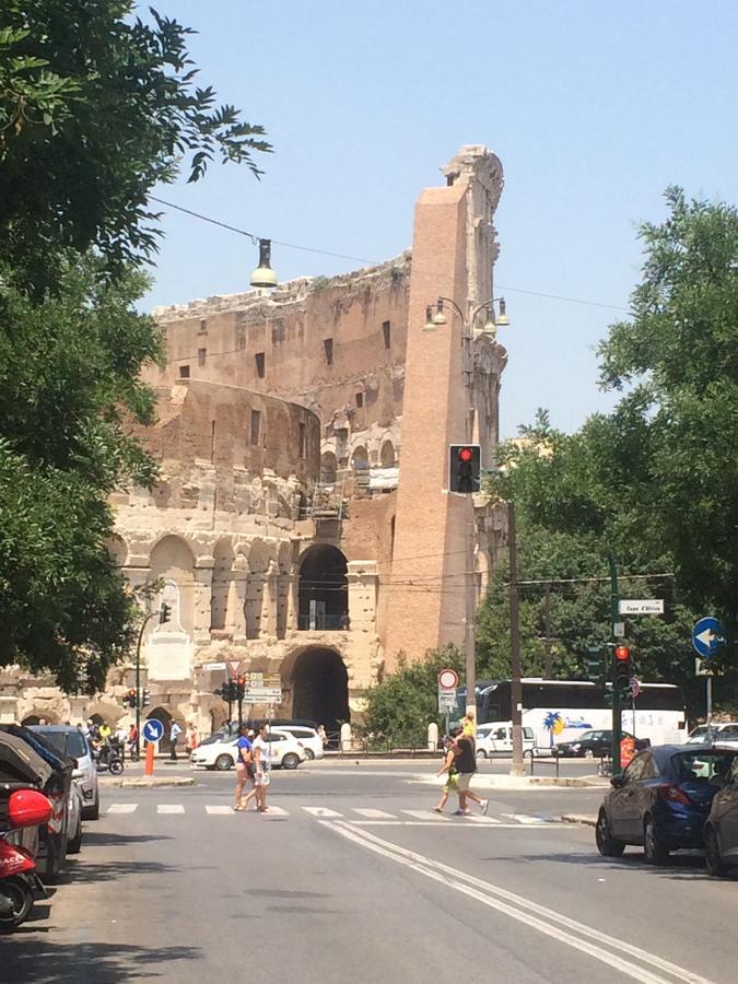 Alloggio Turistico Al Colosseo Bed & Breakfast Rome Luaran gambar